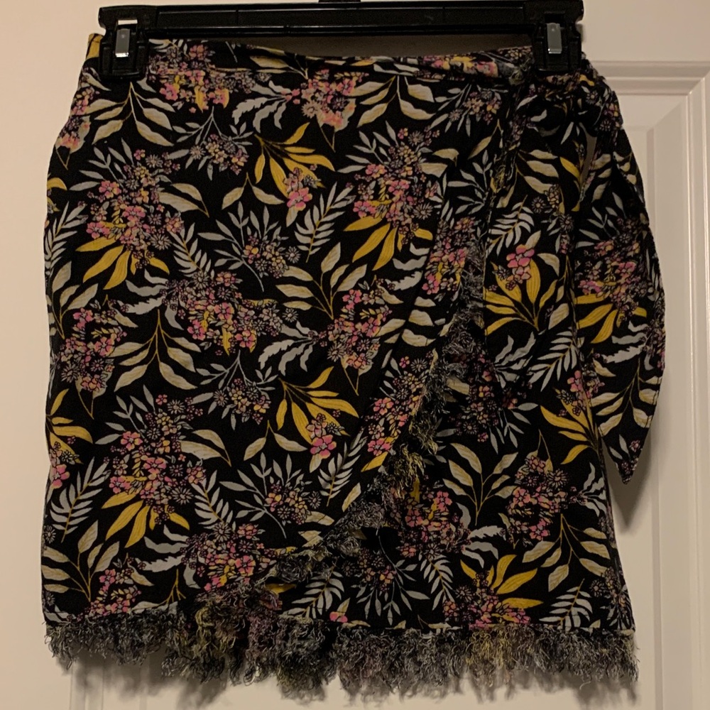 NATURAL LIFE Black and Yellow Floral Mini Skirt
Like New, Size Small